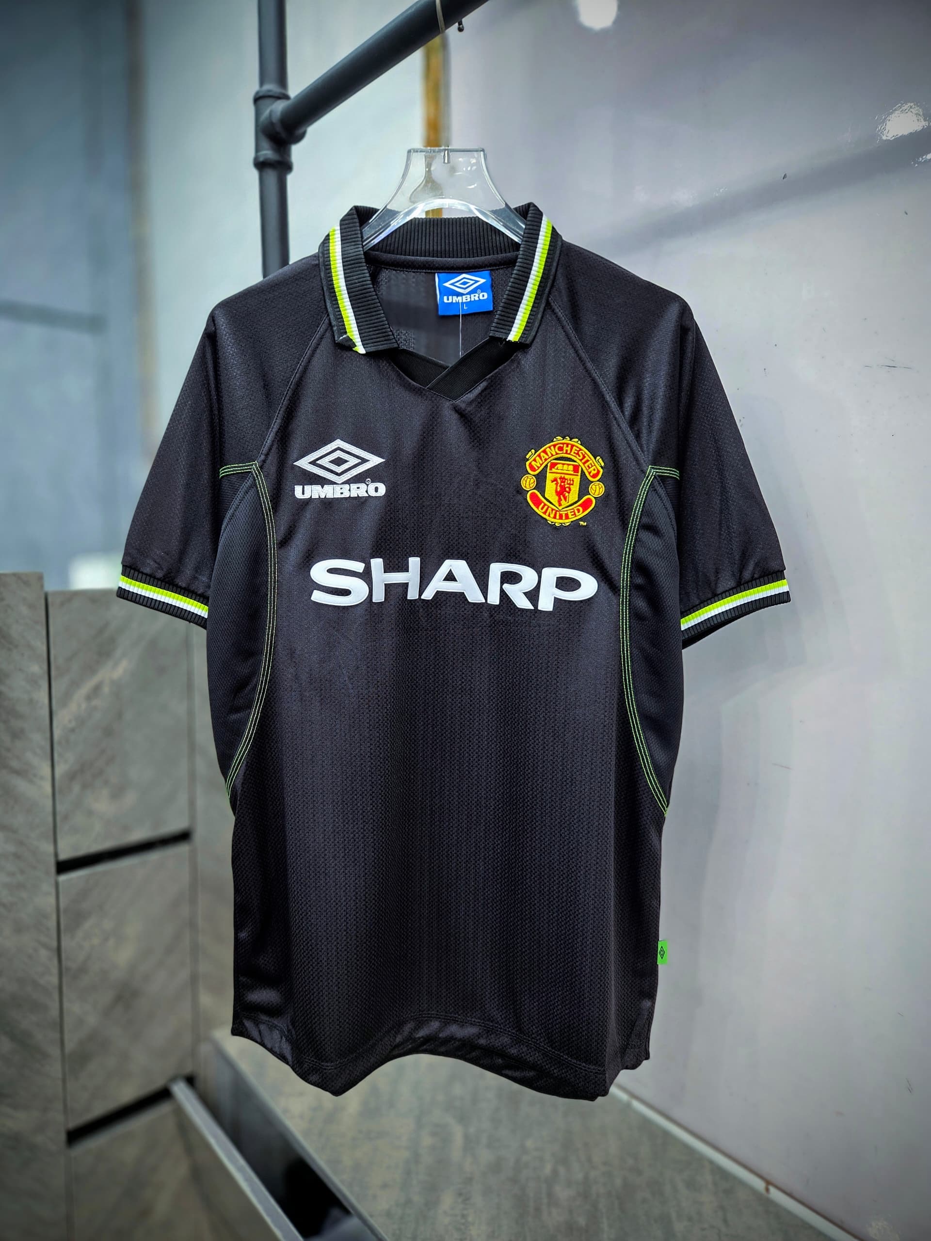 MANCHESTER UNITED RETRO JERSEY